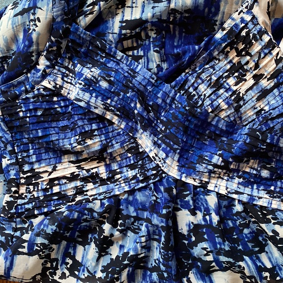 Bethany NWT Navy Pattern with White Maxi Dress - Picture 6 of 7